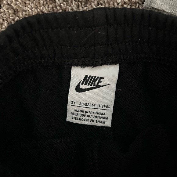 Nike Gray Graphic Tee and Black Shorts Set - Picture 7 of 9